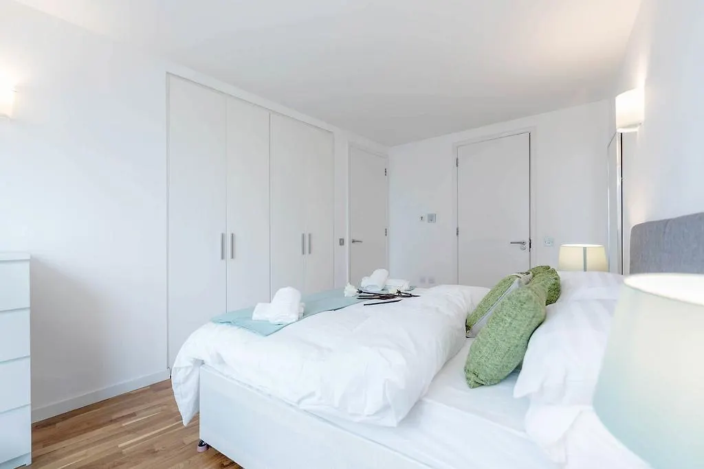 Excel Apartment For Business Travellers London