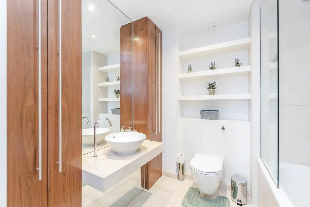 Excel Apartment For Business Travellers London