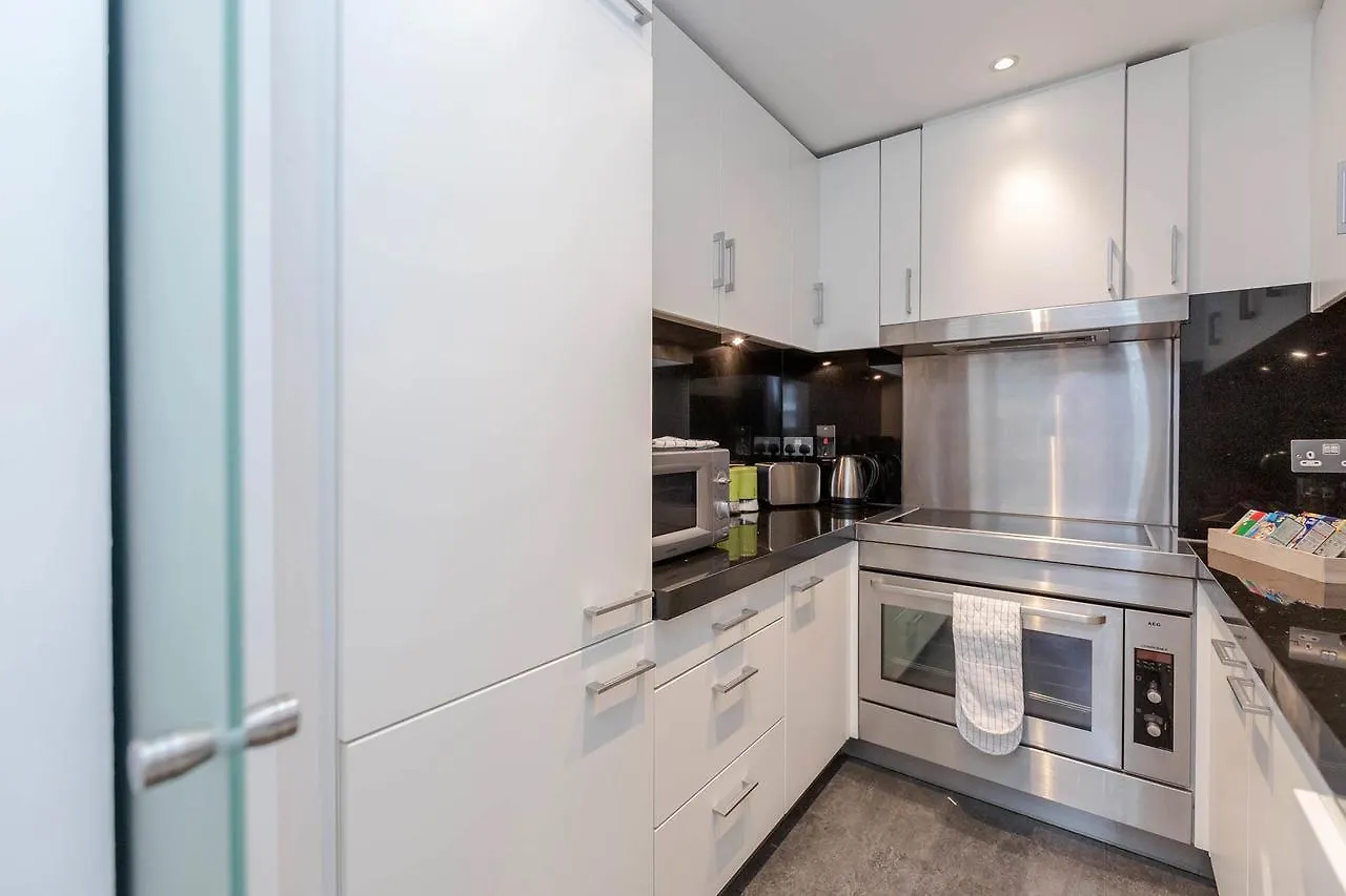 Excel Apartment For Business Travellers London