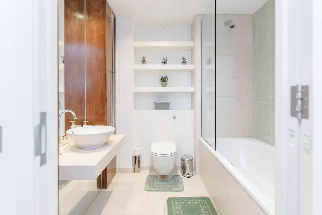 Excel Apartment For Business Travellers London