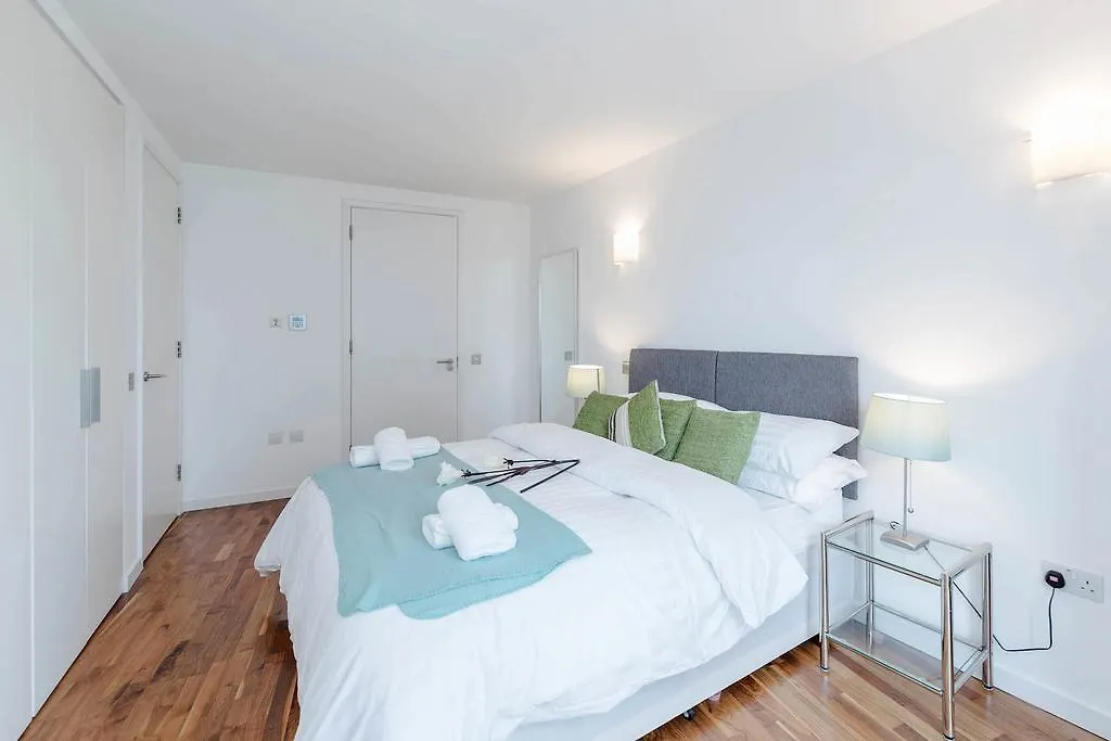 Excel Apartment For Business Travellers London
