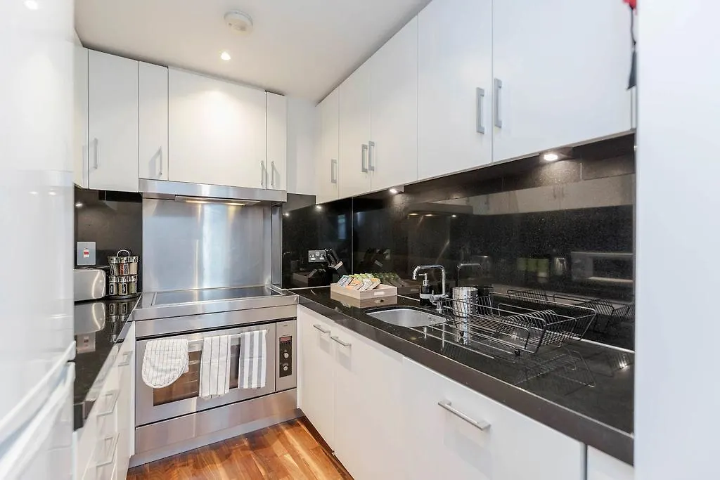 Excel Apartment For Business Travellers London