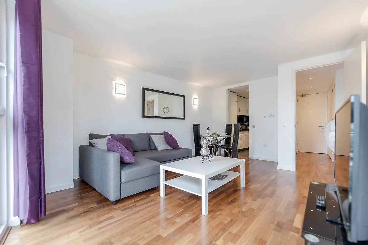Excel Apartment For Business Travellers London